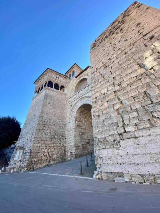Perugia Home Apartment La Finestra Di Fronte エクステリア 写真